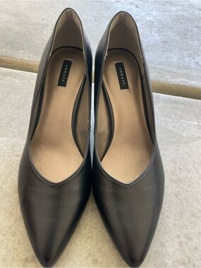 Array Black Pointed Toe Kitten Heel Pumps Size 9M Office Career Classic